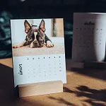 designový stolní kalendář