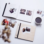 dřevěné fotoalbum