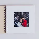 dřevěné fotoalbum s okýnky